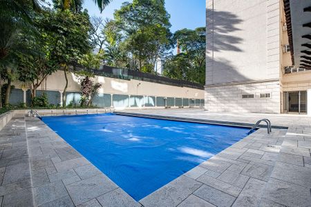 Apartamento à venda com 130m², 3 quartos e 1 vaga Apartamento à venda com 130m², 3 quartos e 1 vagaPiscina