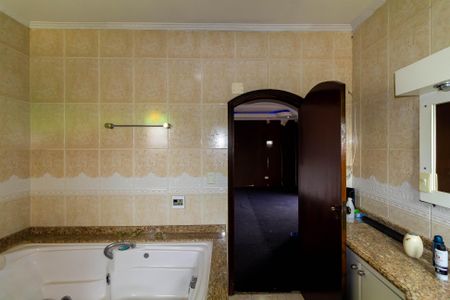 Casa para alugar com 377m², 3 quartos e 4 vagasBanheiro da Suíte