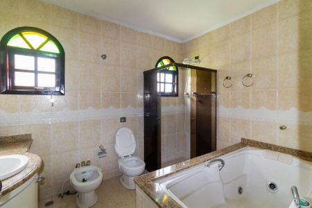 Casa para alugar com 377m², 3 quartos e 4 vagasBanheiro da Suíte