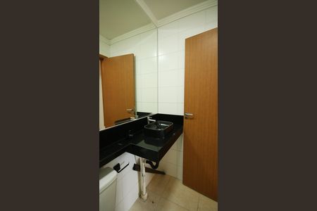 Apartamento para alugar com 55m², 2 quartos e 1 vaga Apartamento para alugar com 55m², 2 quartos e 1 vagaBanheiro da Suíte 1