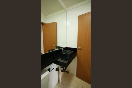 Apartamento para alugar com 55m², 2 quartos e 1 vaga Apartamento para alugar com 55m², 2 quartos e 1 vagaBanheiro da Suíte 1