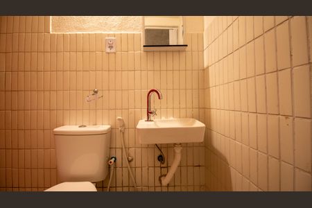 Banheiro Social de apartamento para alugar com 1 quarto, 25m² em Cidade Nova, Rio de Janeiro