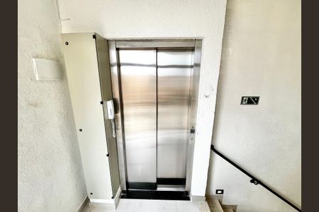 Apartamento à venda com 77m², 2 quartos e 2 vagasElevador