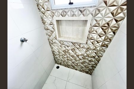 Apartamento à venda com 77m², 2 quartos e 2 vagasBanheiro