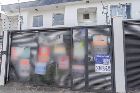 Casa à venda com 150m², 3 quartos e 2 vagas Casa à venda com 150m², 3 quartos e 2 vagasFachada