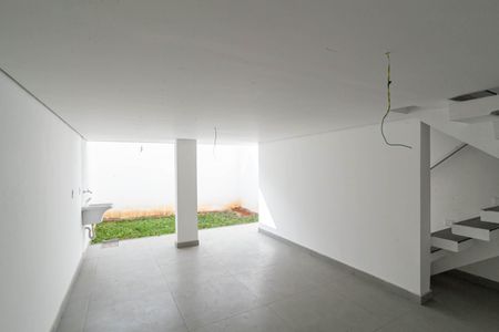 Casa à venda com 150m², 3 quartos e 2 vagas Casa à venda com 150m², 3 quartos e 2 vagasQuintal