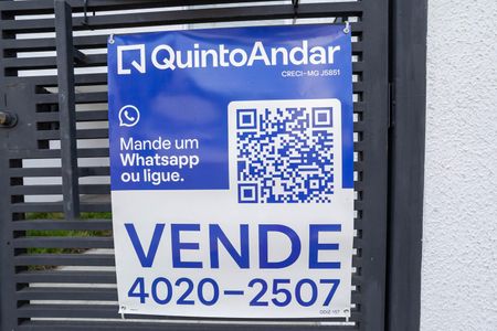 Casa à venda com 150m², 3 quartos e 2 vagas Casa à venda com 150m², 3 quartos e 2 vagasFachada