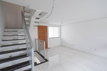 Casa à venda com 150m², 3 quartos e 2 vagas Casa à venda com 150m², 3 quartos e 2 vagasSala/Cozinha