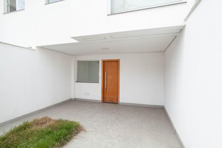 Casa à venda com 150m², 3 quartos e 2 vagas Casa à venda com 150m², 3 quartos e 2 vagasEntrada