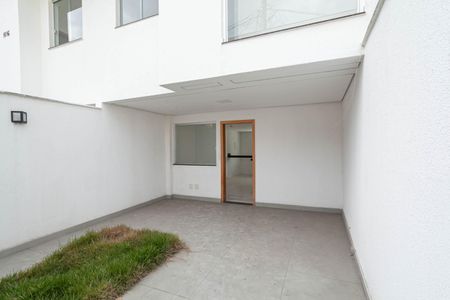 Casa à venda com 150m², 3 quartos e 2 vagas Casa à venda com 150m², 3 quartos e 2 vagasEntrada
