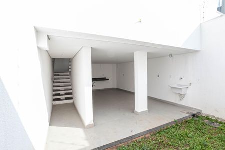 Casa à venda com 150m², 3 quartos e 2 vagas Casa à venda com 150m², 3 quartos e 2 vagasQuintal