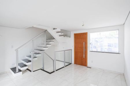Casa à venda com 150m², 3 quartos e 2 vagas Casa à venda com 150m², 3 quartos e 2 vagasSala/Cozinha