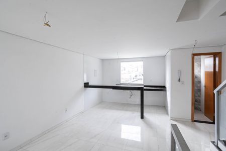 Casa à venda com 150m², 3 quartos e 2 vagas Casa à venda com 150m², 3 quartos e 2 vagasSala/Cozinha