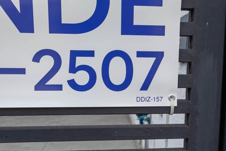 Casa à venda com 150m², 3 quartos e 2 vagas Casa à venda com 150m², 3 quartos e 2 vagasFachada