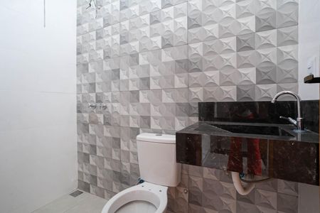 Casa à venda com 150m², 3 quartos e 2 vagas Casa à venda com 150m², 3 quartos e 2 vagasBanheiro social