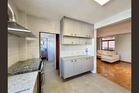 Cozinha  de apartamento para alugar com 2 quartos, 94m² em Cerqueira César, São Paulo