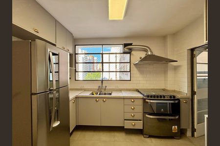 Cozinha  de apartamento para alugar com 2 quartos, 94m² em Cerqueira César, São Paulo