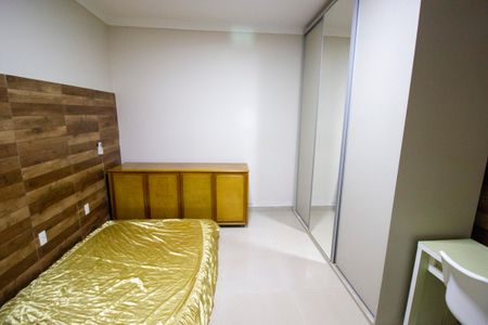 Casa de condomínio para alugar com 100m², 1 quarto e 1 vagaSala/Quarto