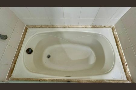 Apartamento à venda com 61m², 2 quartos e 2 vagasBanheiro da Suíte