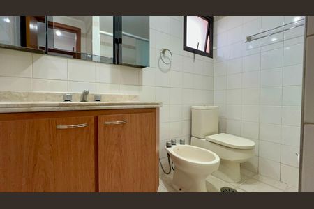 Apartamento à venda com 61m², 2 quartos e 2 vagasBanheiro da Suíte