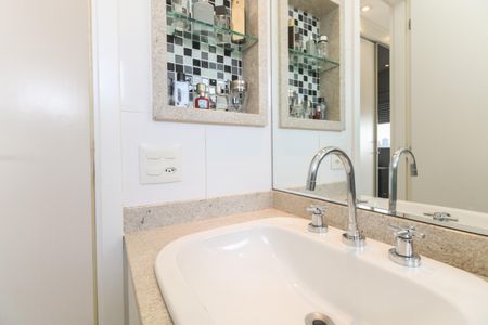 Apartamento à venda com 158m², 3 quartos e 4 vagas Apartamento à venda com 158m², 3 quartos e 4 vagasBanheiro Suíte 2