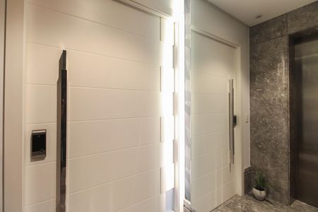 Apartamento à venda com 158m², 3 quartos e 4 vagas Apartamento à venda com 158m², 3 quartos e 4 vagasHall de Entrada Privativo