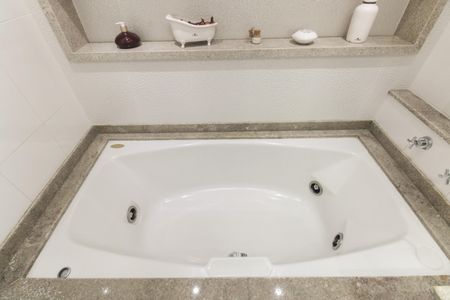 Apartamento à venda com 158m², 3 quartos e 4 vagas Apartamento à venda com 158m², 3 quartos e 4 vagasBanheiro Suíte 1