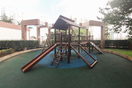 Apartamento à venda com 158m², 3 quartos e 4 vagas Apartamento à venda com 158m², 3 quartos e 4 vagasÁrea Comum