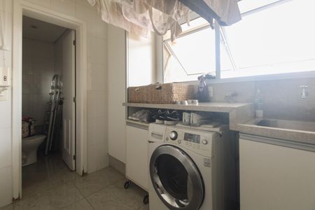 Apartamento à venda com 158m², 3 quartos e 4 vagas Apartamento à venda com 158m², 3 quartos e 4 vagasÁrea de Serviço