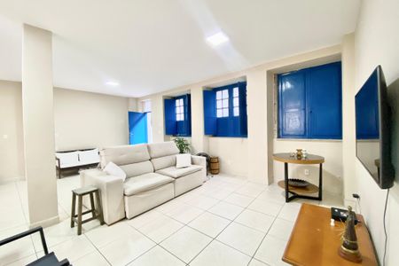 Casa de condomínio para alugar com 216m², 3 quartos e 1 vagaSala