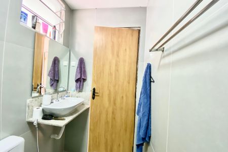 Casa de condomínio para alugar com 216m², 3 quartos e 1 vagaBanheiro 2