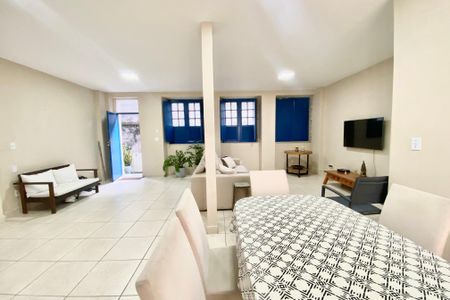 Casa de condomínio para alugar com 216m², 3 quartos e 1 vagaSala