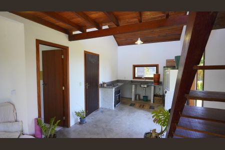 Sala de casa para alugar com 1 quarto, 60m² em São João do Rio Vermelho, Florianópolis