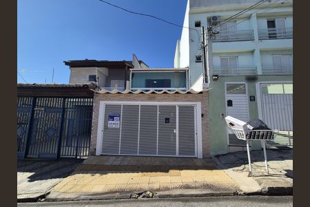 Casa para alugar com 250m², 3 quartos e 4 vagas Casa para alugar com 250m², 3 quartos e 4 vagasFachada