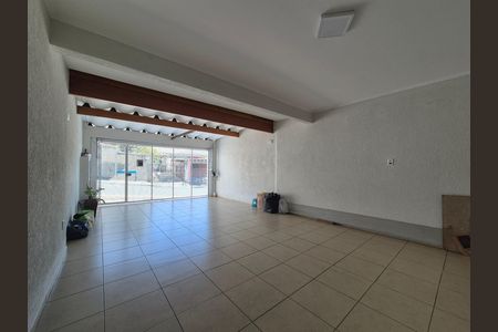 Casa para alugar com 250m², 3 quartos e 4 vagas Casa para alugar com 250m², 3 quartos e 4 vagasGaragem