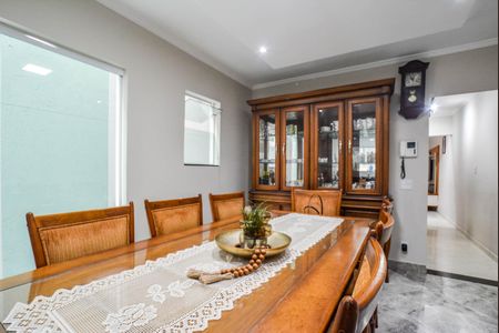 Casa para alugar com 250m², 3 quartos e 4 vagas Casa para alugar com 250m², 3 quartos e 4 vagasSala de Jantar