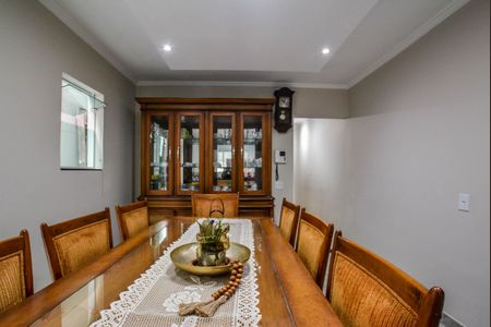 Casa para alugar com 250m², 3 quartos e 4 vagas Casa para alugar com 250m², 3 quartos e 4 vagasSala de Jantar