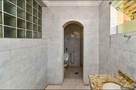 Casa para alugar com 480m², 5 quartos e 4 vagasBanheiro Social