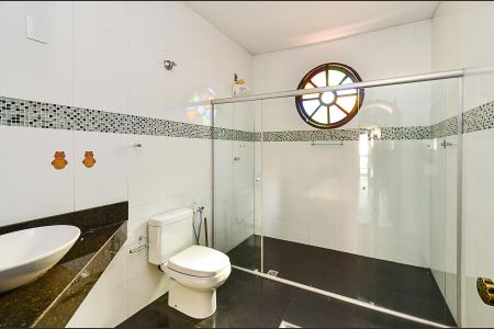 Casa para alugar com 480m², 5 quartos e 4 vagasBanheiro Suíte 2