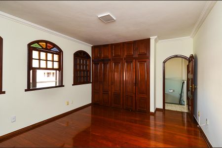 Casa para alugar com 480m², 5 quartos e 4 vagasSuíte 2