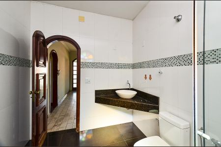 Casa para alugar com 480m², 5 quartos e 4 vagasBanheiro Suíte 2
