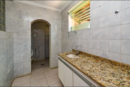 Casa para alugar com 480m², 5 quartos e 4 vagasBanheiro Social