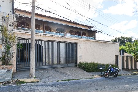 Casa para alugar com 480m², 5 quartos e 4 vagasFachada