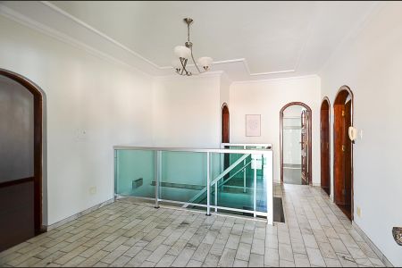 Casa para alugar com 480m², 5 quartos e 4 vagasCorredor