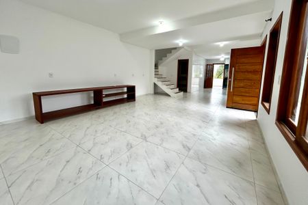 Casa para alugar com 220m², 3 quartos e 3 vagasSala