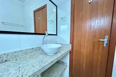 Casa para alugar com 220m², 3 quartos e 3 vagasBanheiro suíte 3