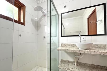 Casa para alugar com 220m², 3 quartos e 3 vagasBanheiro suíte 3