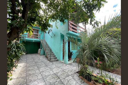 Casa à venda com 120m², 3 quartos e 2 vagas Casa à venda com 120m², 3 quartos e 2 vagasQuintal