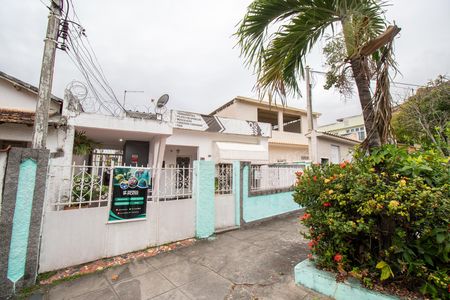 Fachada de casa à venda com 3 quartos, 345m² em Vila Kosmos, Rio de Janeiro