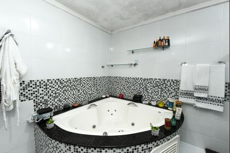 Casa à venda com 1200m², 6 quartos e 2 vagas Casa à venda com 1200m², 6 quartos e 2 vagasBanheiro Suite Master